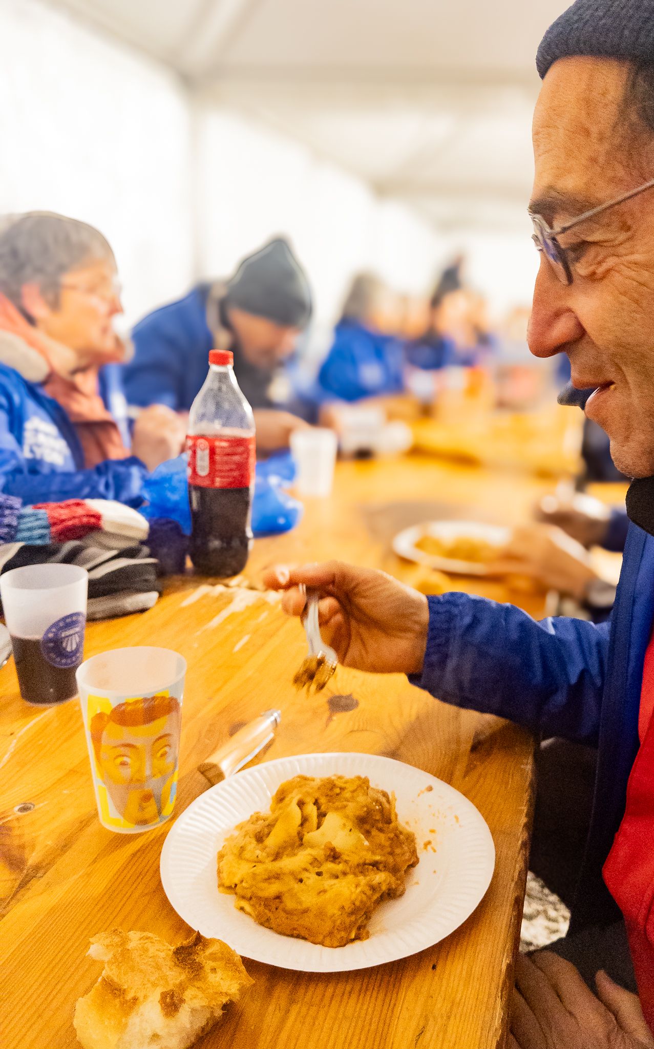 SAINTÉLYON 2025 : des photos à Saint Christo en Jarez 20 le repas des benevoles
