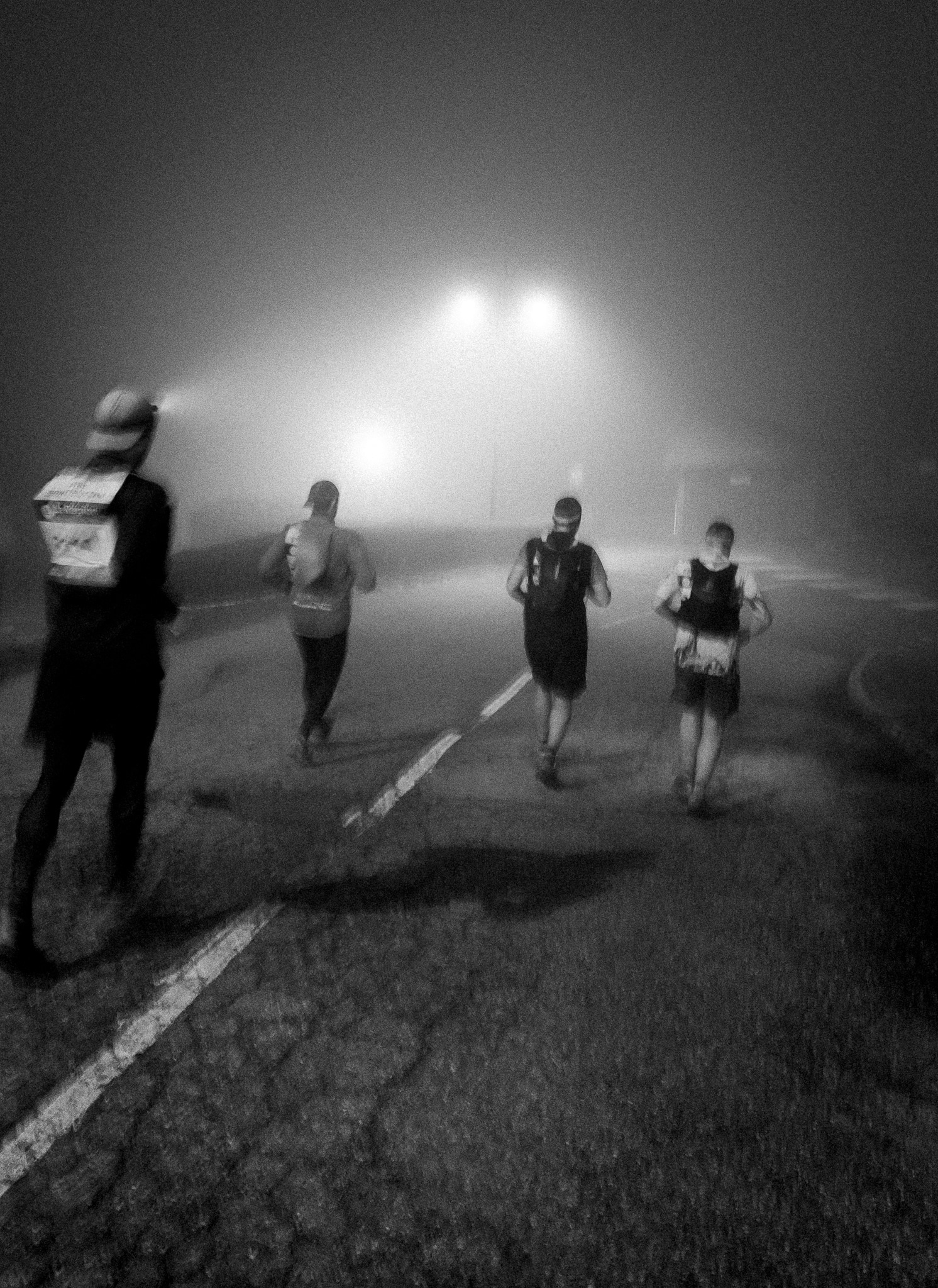 SAINTÉLYON 2025 : des photos à Saint Christo en Jarez 17 lyon saintelyon depart de st cristo dans la nuit tombante