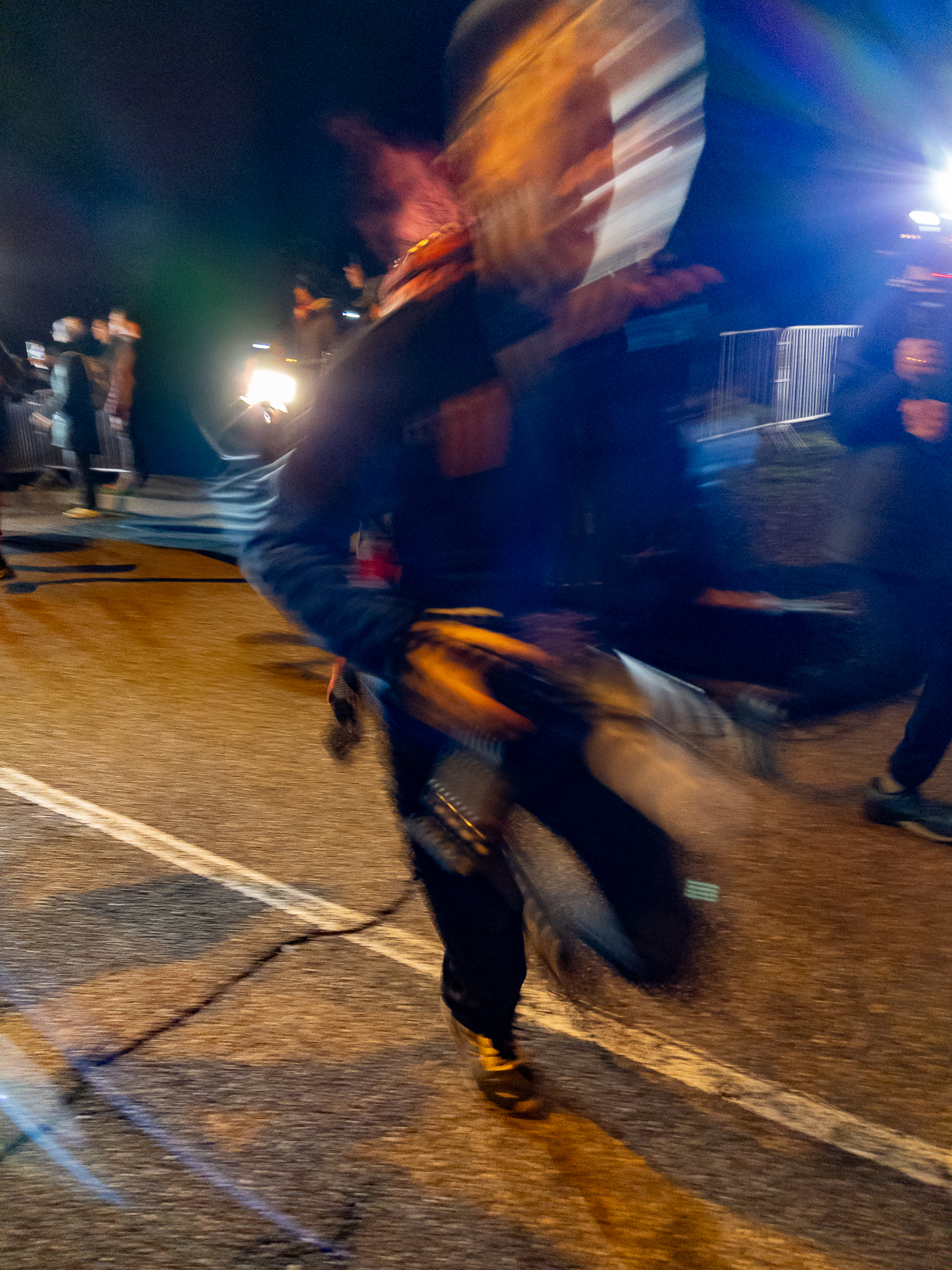 SAINTÉLYON 2025 : des photos à Saint Christo en Jarez 13 saintelyon 1er arrivee a st cristo vitesse d une fusee
