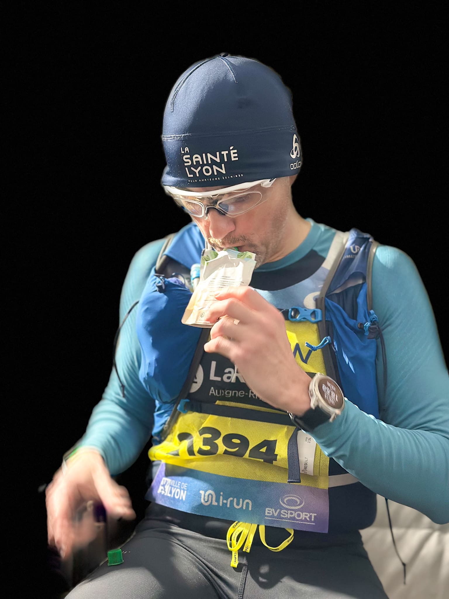 sebastien qui recharge la machine